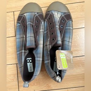 NWT Crazy 8 Boys slip on shoes size 5